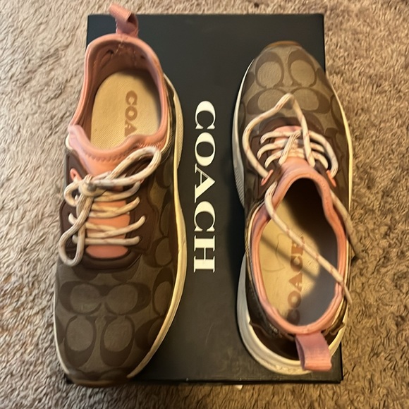 Gently worn | Coach Tech Runner | size 8 - Picture 3 of 4